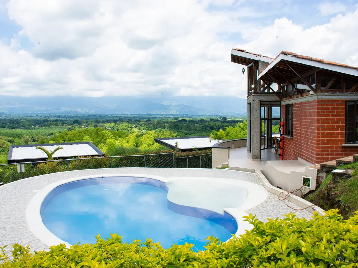 casa VISTA POSTERIOR PISCINA panorama pueblo tapao en el eje cafetero